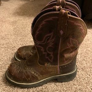 Well loved Justin Gypsy steel toe boots!!